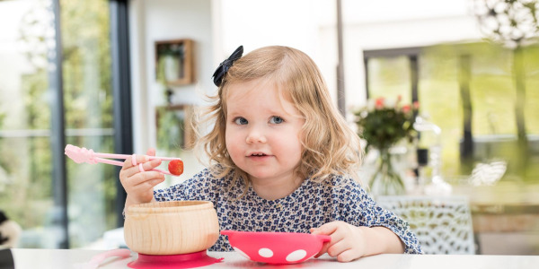 PFAS-freie Produkte: Schadstofffreie Artikel wie Kindergeschirr und Babyflaschen 